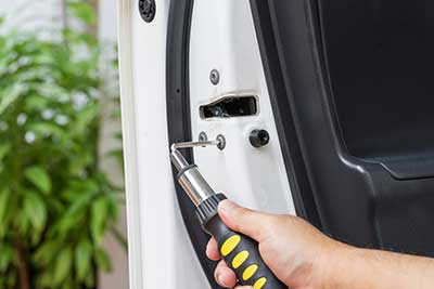 Lawrence Automotive Locksmith